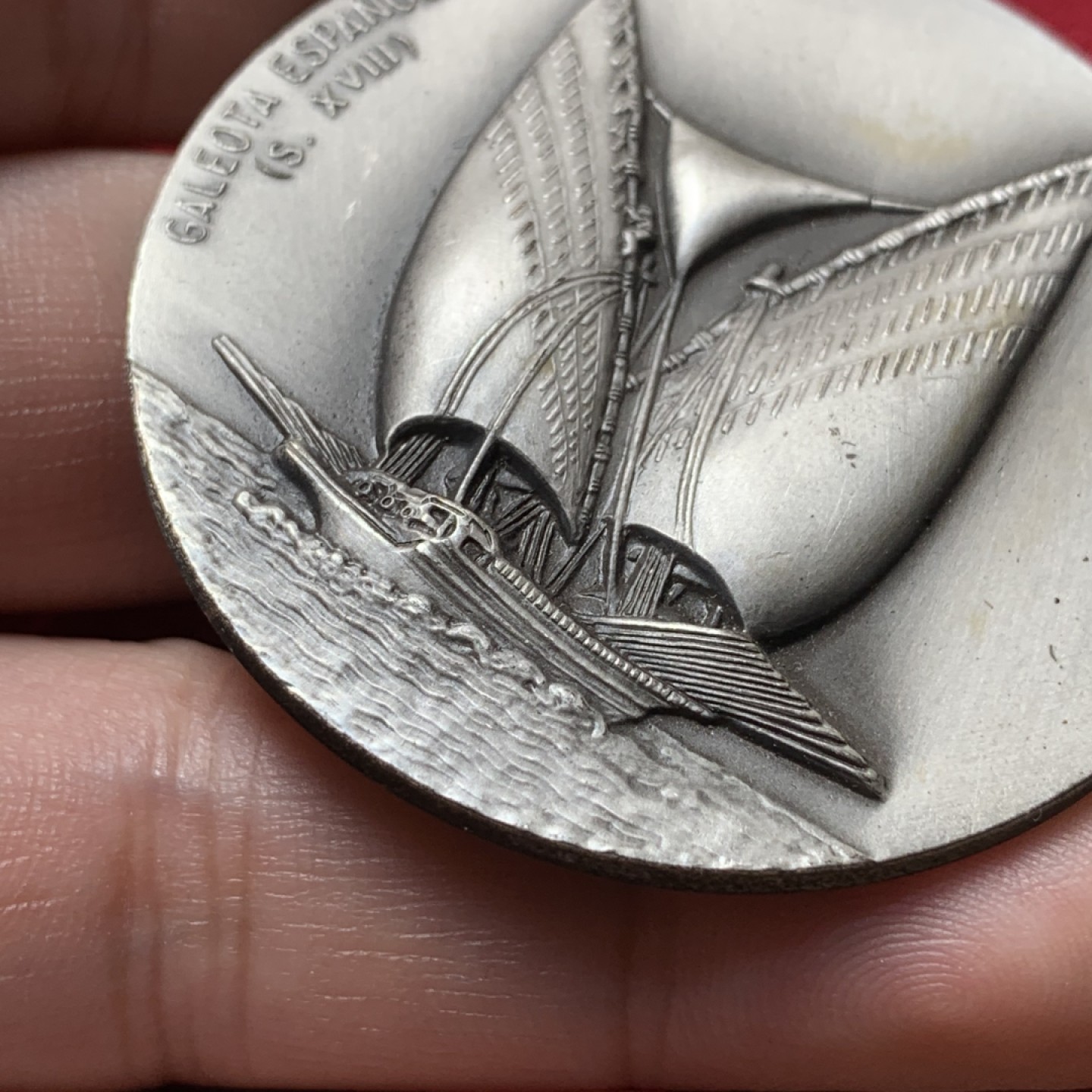 《竞宝斋》第95场-本周日，周一，周四，3场连拍（全场不限金额包邮） 1974年西班牙第12届帆船赛镀银纪念章（超高浮雕，直径50mm）