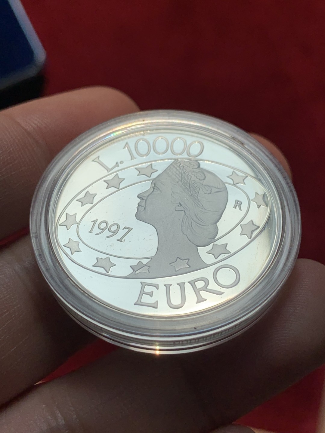 《竞宝斋》第95场-本周日，周一，周四，3场连拍（全场不限金额包邮） 原盒证书 圣马力诺 1997年女神头像 10000里拉精制大银币 22克 835银