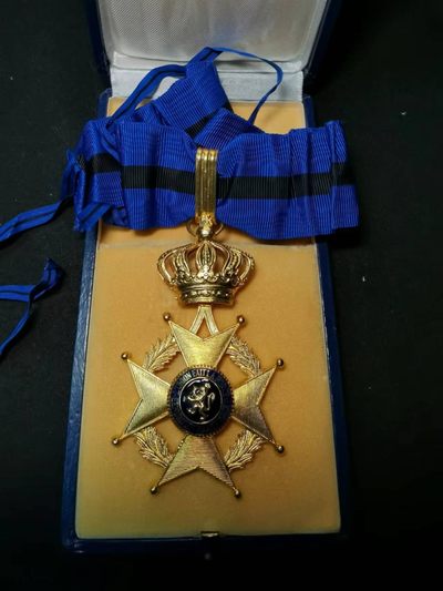 欢度国庆——号角文化七天假日大连拍第一场 - 比利时指挥官级利奥波德二世勋章 双语版 带原盒 带厂标