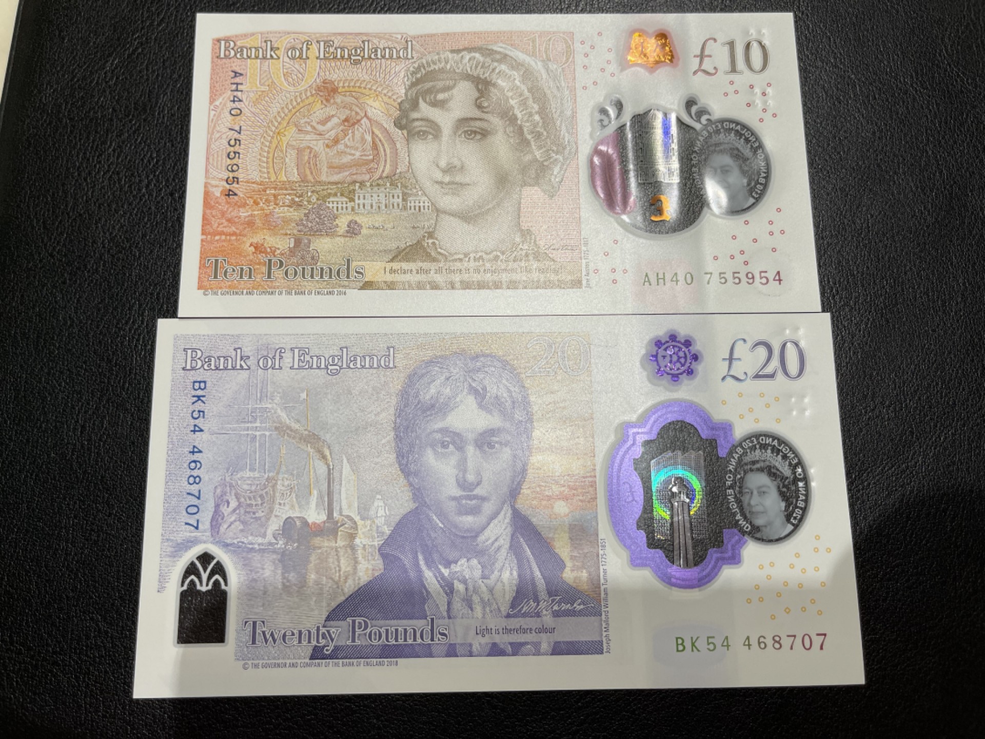 《外钞收藏家》第二百零三期 英国最新版10、20镑塑料钞两张 全新UNC