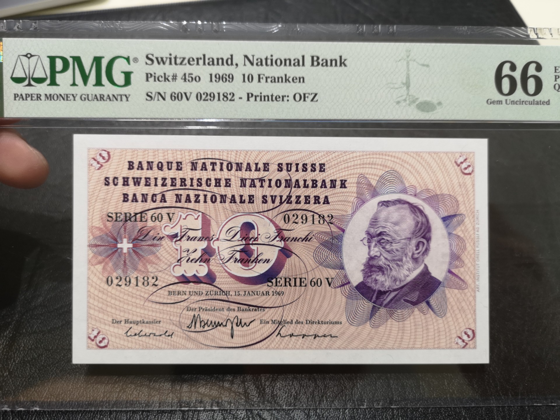 《外钞收藏家》第二百零三期 1969年瑞士10法郎 PMG66 无47