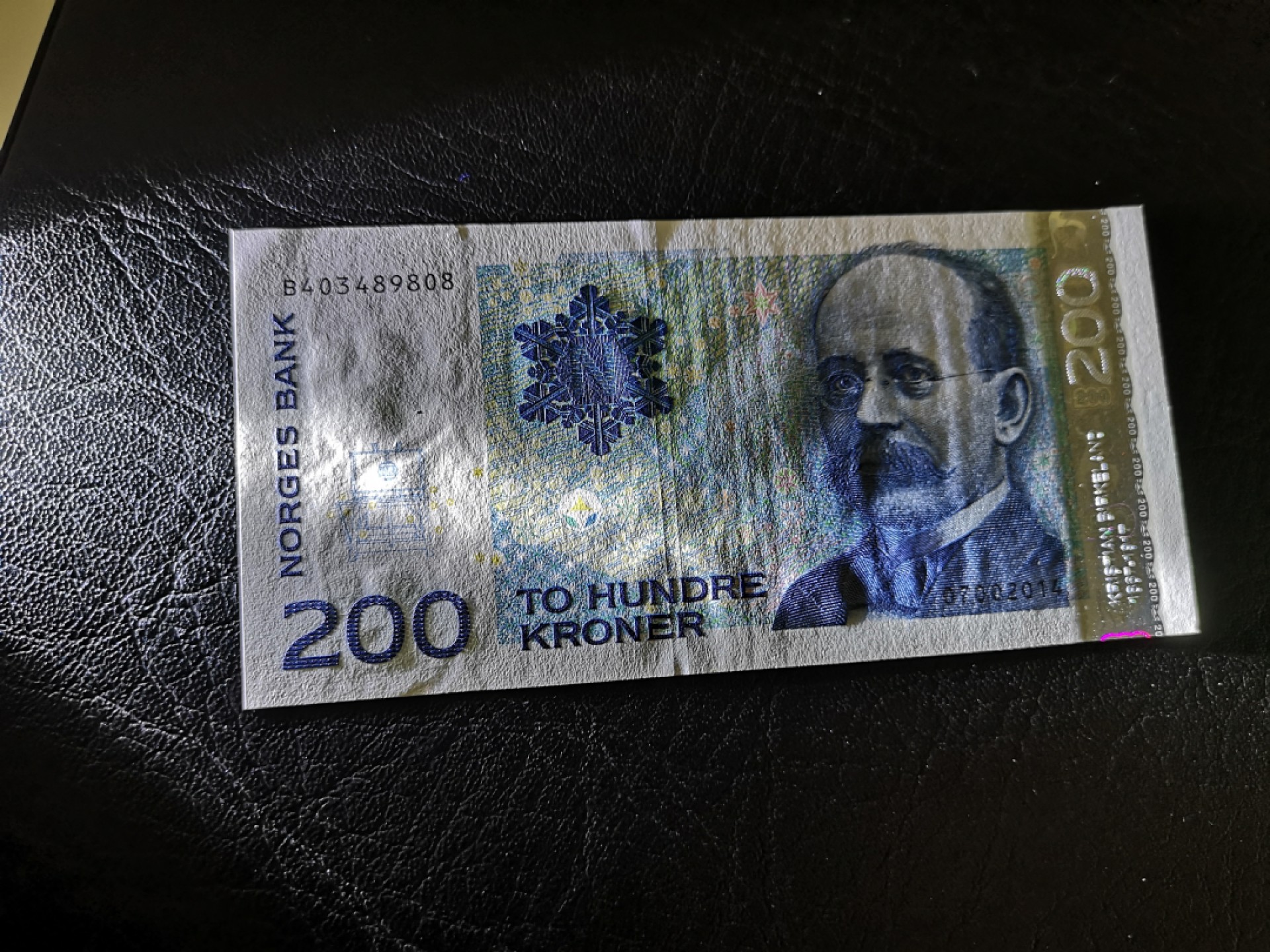 《外钞收藏家》第二百零三期 挪威200克朗 品相如图 疑似有折