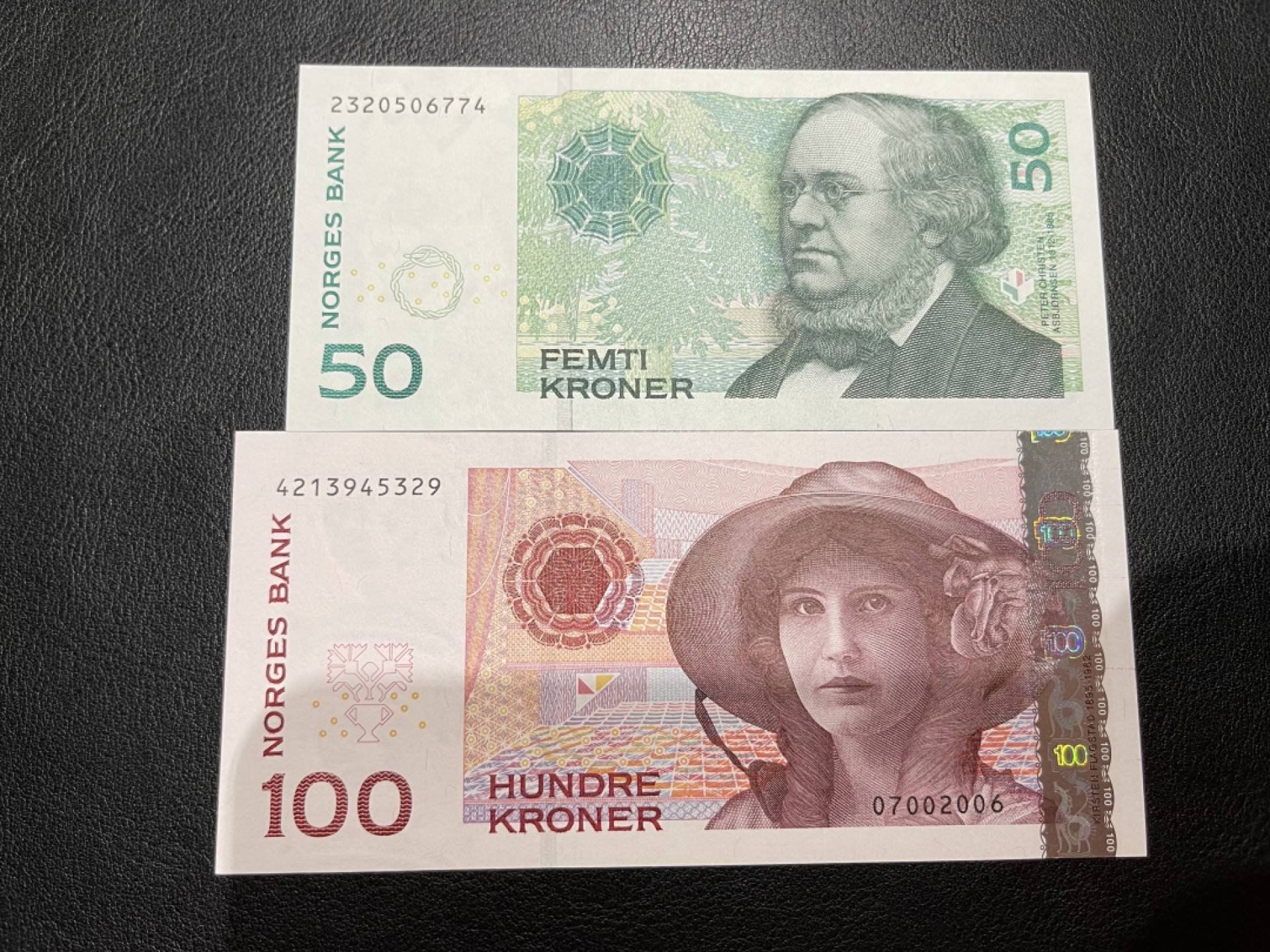 《外钞收藏家》第二百零三期 挪威50、100克朗 两张一起 全新UNC