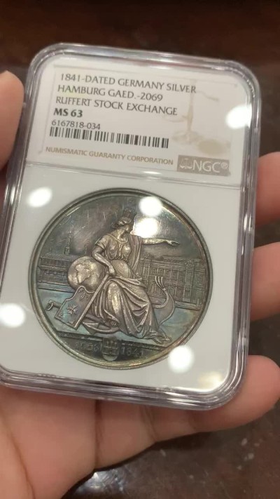 《竞宝斋》第95场-本周日，周一，周四，3场连拍（全场不限金额包邮） NGC MS63德国1841汉堡幻彩新证券交易所落成纪念景观和日耳曼尼娅女神大银章43MM 29G