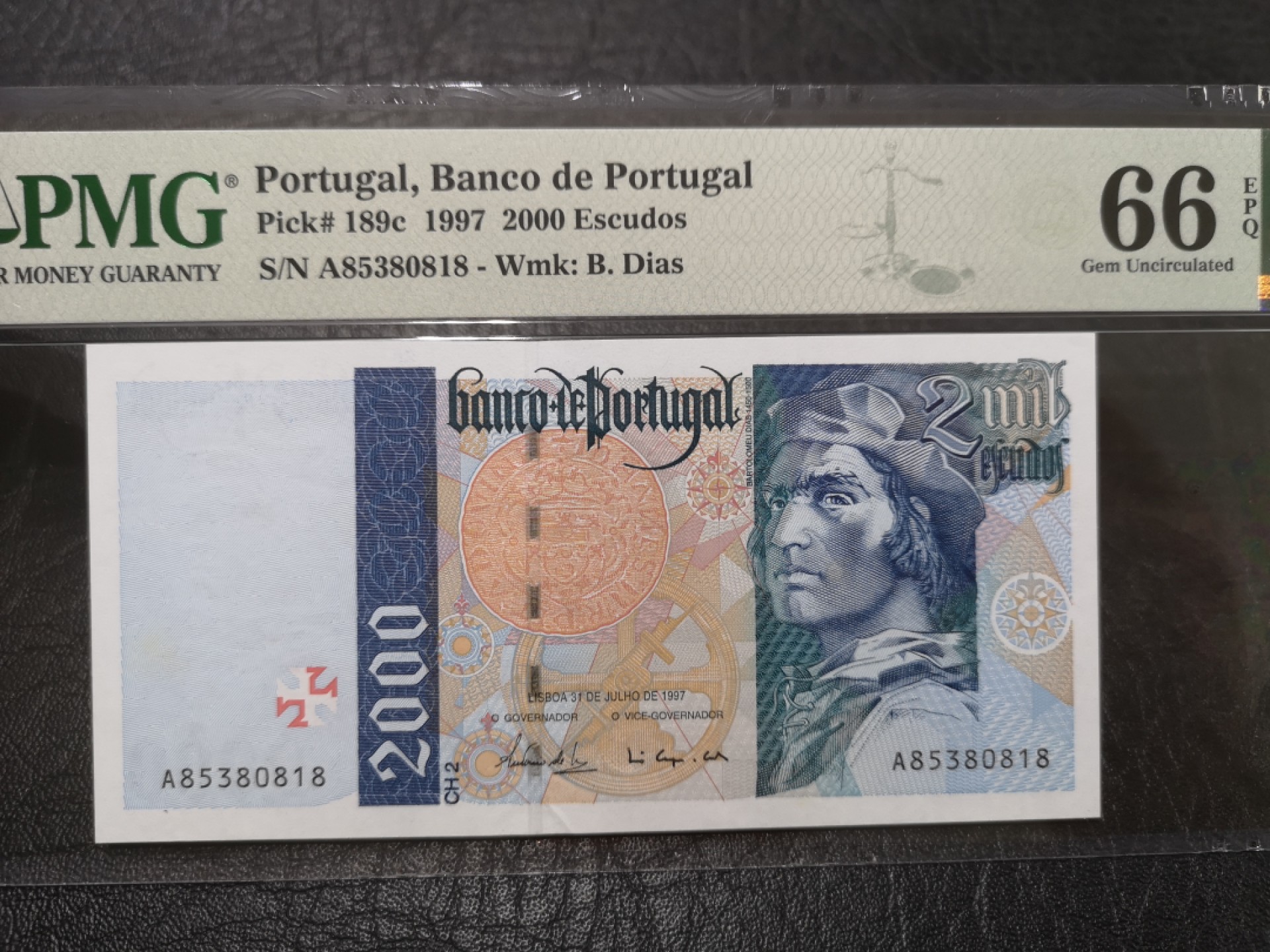 《外钞收藏家》第二百零三期 1997年葡萄牙2000 PMG66 A冠无47尾8