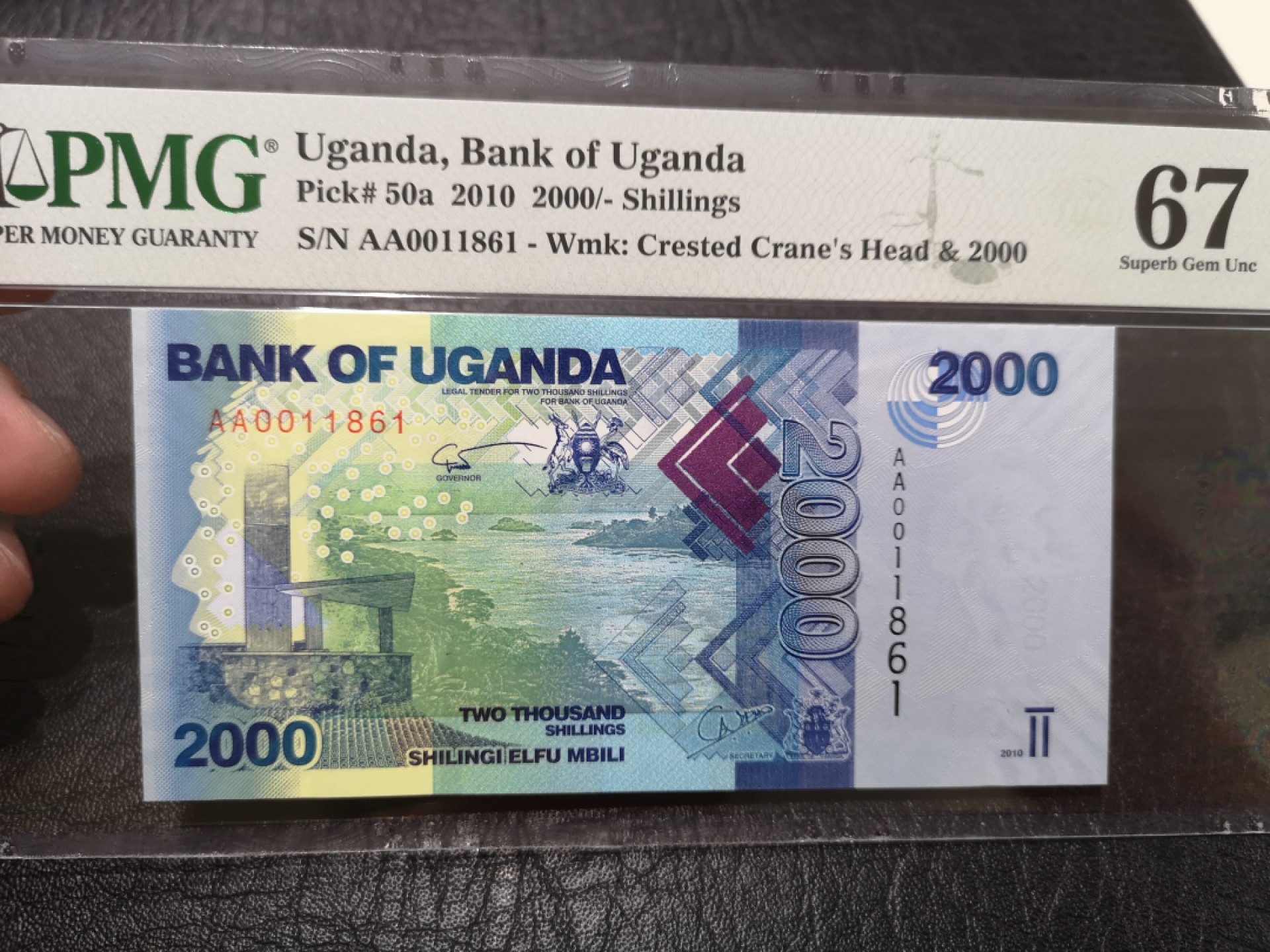 《外钞收藏家》第二百零三期 2010年乌干达2000先令 PMG67 AA冠无47