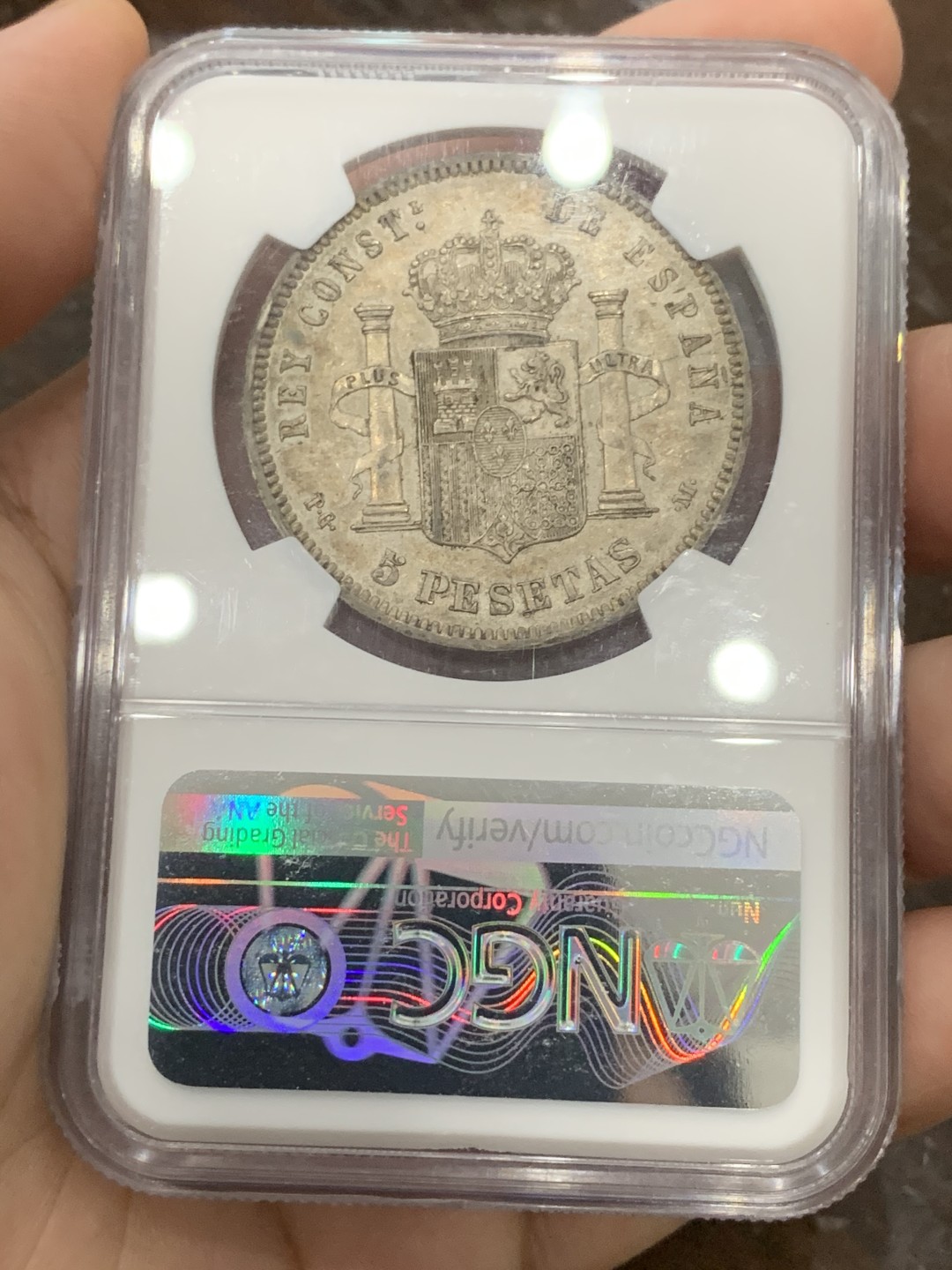 《竞宝斋》第95场-本周日，周一，周四，3场连拍（全场不限金额包邮） 季军分 NGC-AU58 西班牙阿方索十三世双柱5比塞塔 1890（90）PGM 传世老包浆灰金彩 背面有镜面感 上面只有2枚MS 