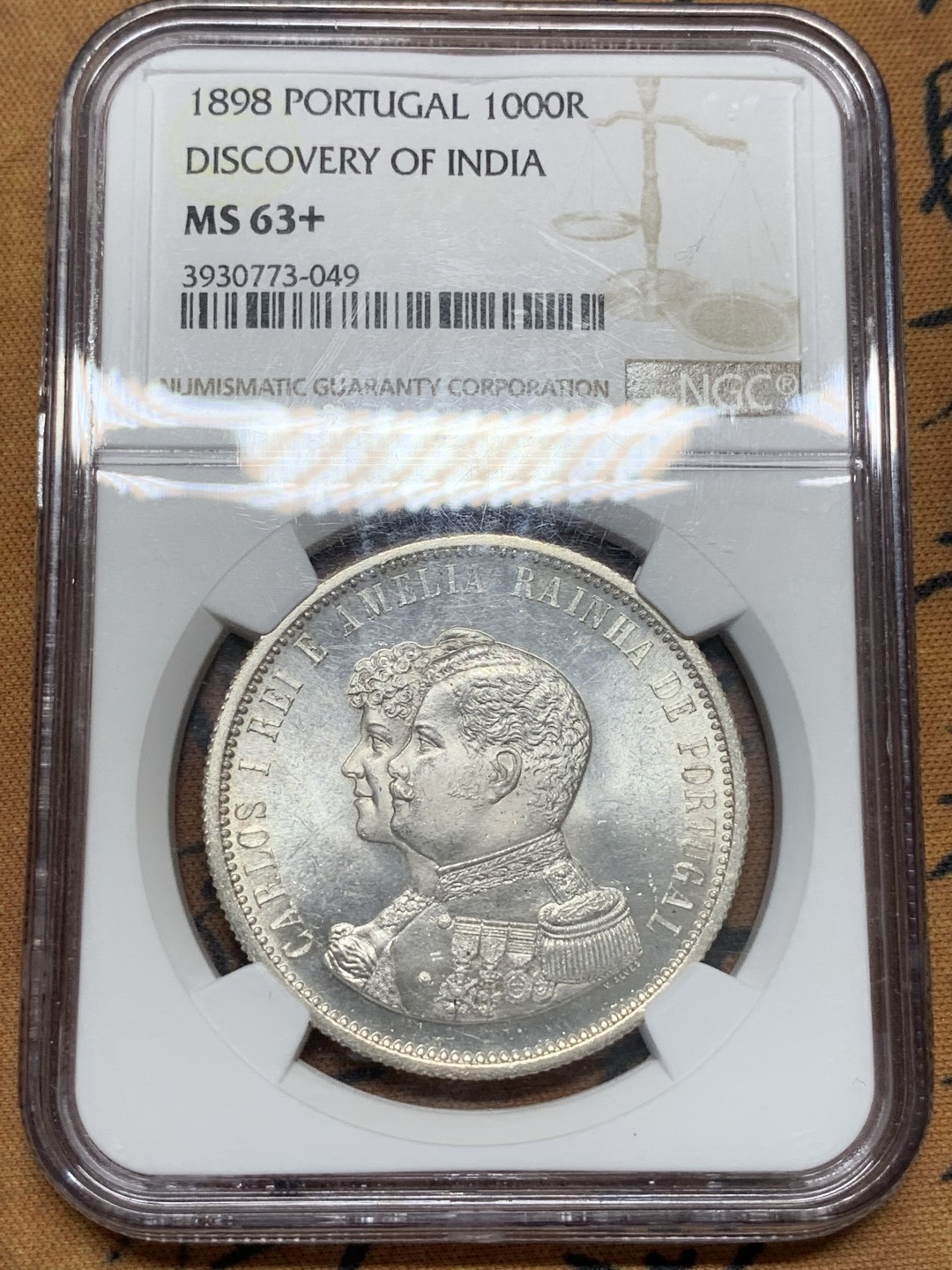 《竞宝斋》第95场-本周日，周一，周四，3场连拍（全场不限金额包邮） NGC-MS63+ 葡萄牙1898年 发现印度纪念 双人头 1000R大银币 曝光好品