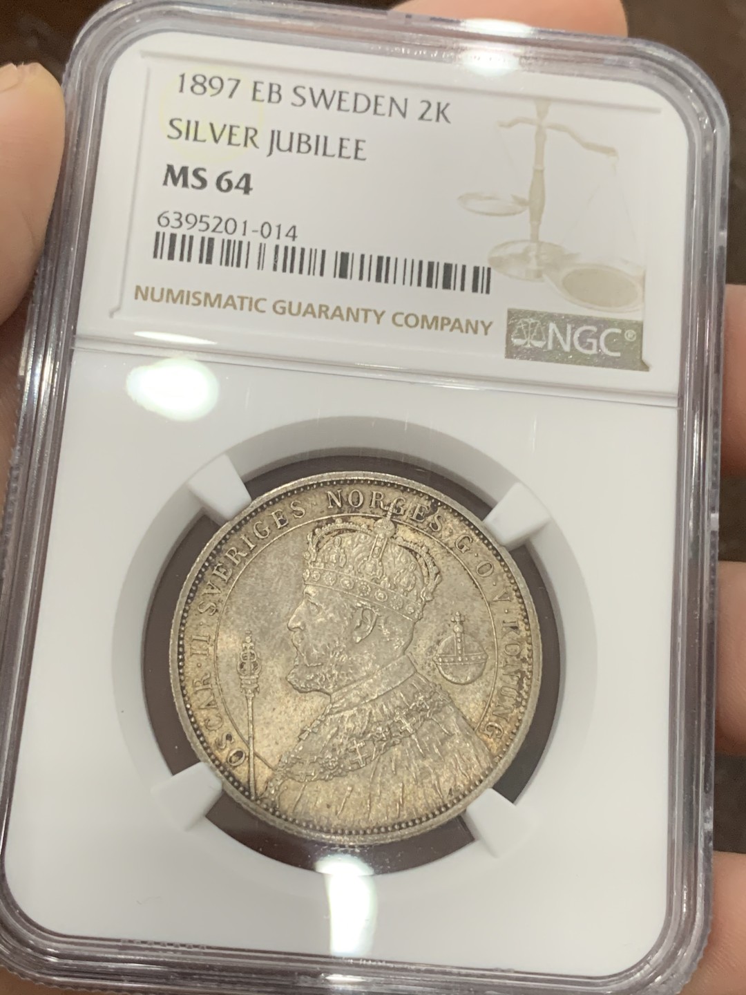 《竞宝斋》第95场-本周日，周一，周四，3场连拍（全场不限金额包邮） NGC-MS64 瑞典 1897年 登基纪念 2克朗银币 原光带彩 非常漂亮