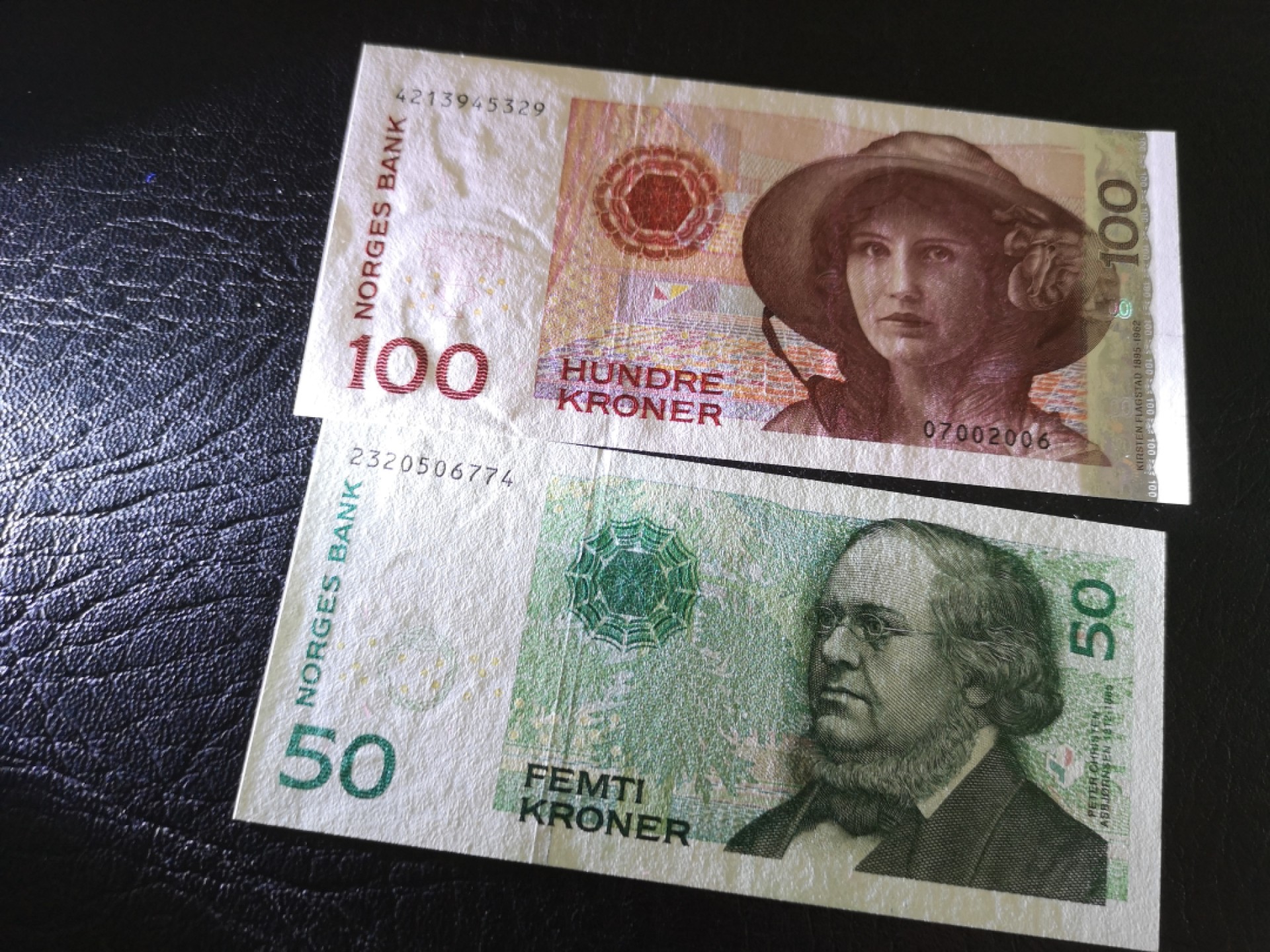 《外钞收藏家》第二百零三期 挪威50、100克朗 两张一起 全新UNC