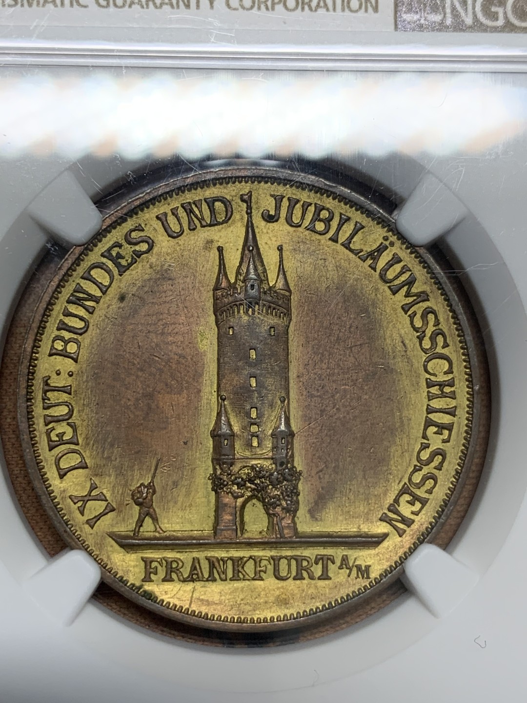 《竞宝斋》第95场-本周日，周一，周四，3场连拍（全场不限金额包邮） NGC MS61 德国 1887年 法兰克福射击节镀金铜章  德联邦射击节名品 高浮雕 背面设计极其精美 与同款银章正面同设计