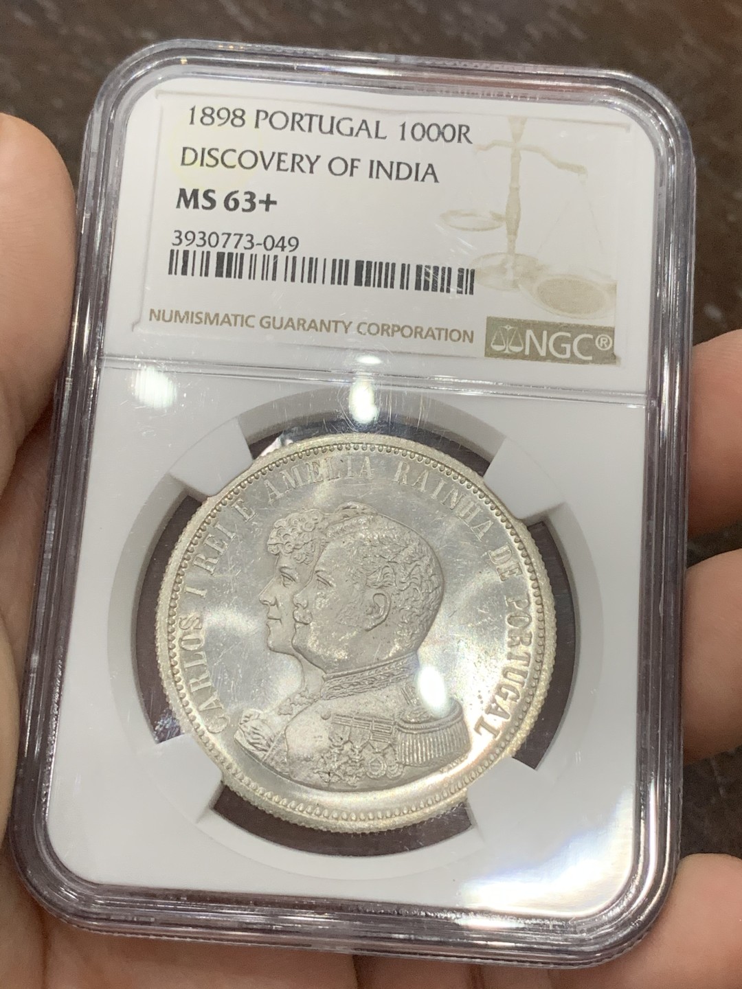 《竞宝斋》第95场-本周日，周一，周四，3场连拍（全场不限金额包邮） NGC-MS63+ 葡萄牙1898年 发现印度纪念 双人头 1000R大银币 曝光好品