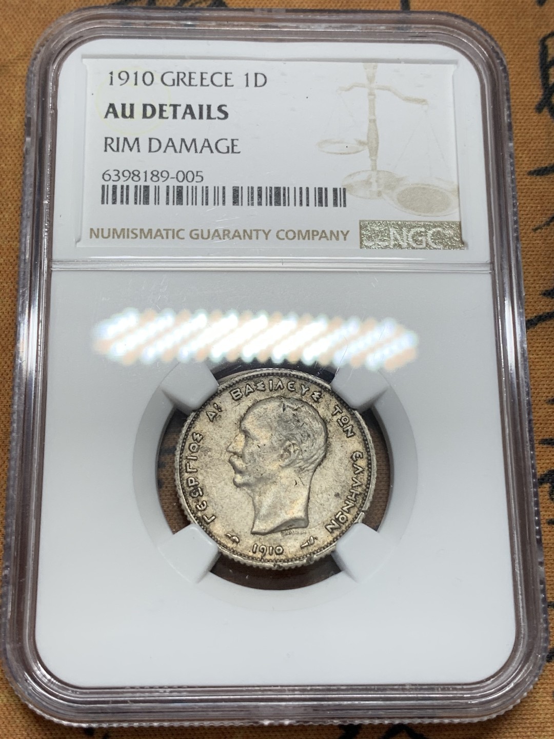 《竞宝斋》第95场-本周日，周一，周四，3场连拍（全场不限金额包邮） NGC-AUD 希腊1910年1德拉克马 经典设计 海神 老包浆带原光味道一流 边小磕碰严评