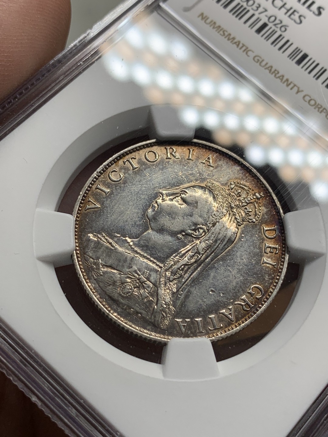 《竞宝斋》第95场-本周日，周一，周四，3场连拍（全场不限金额包邮） NGC-AUD 英国维多利亚 1887年2先令 银币  细节如图