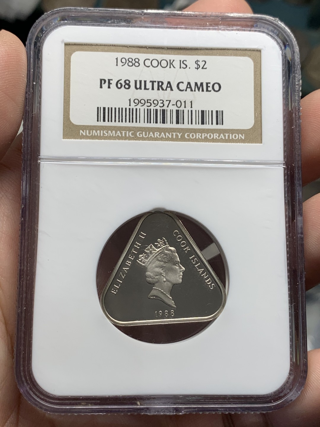 《竞宝斋》第95场-本周日，周一，周四，3场连拍（全场不限金额包邮） NGC-PF68UC 1988年库克群岛$2精制铜镍币（超高分，NGC老盒，人气三角币）