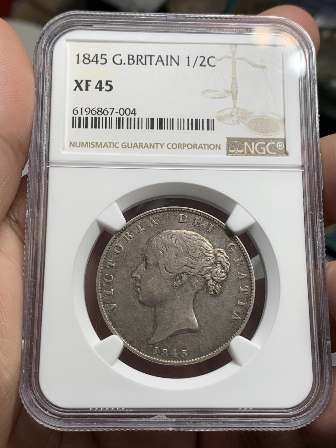 《竞宝斋》第95场-本周日，周一，周四，3场连拍（全场不限金额包邮） NGC-XF45英国1845年维多利亚前期半克朗 分数虽然不高 前边只有二十几个 而且细节还算完整 包浆略带金黄也不错 比后期半克朗少很多