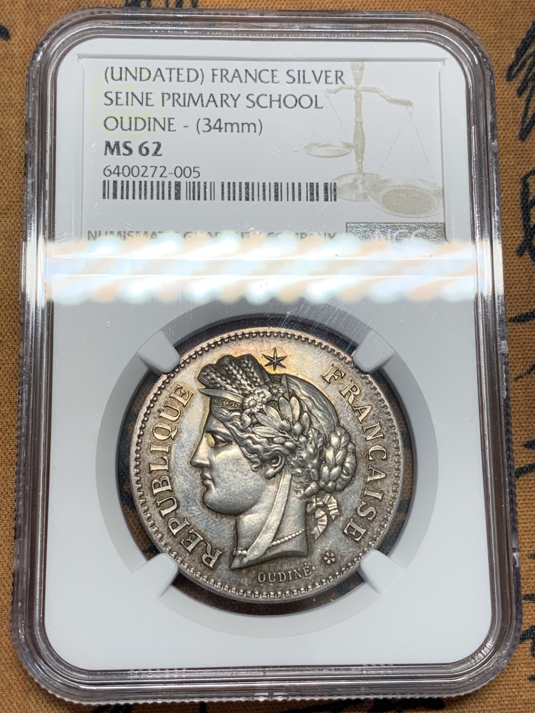 《竞宝斋》第95场-本周日，周一，周四，3场连拍（全场不限金额包邮） NGC-MS62 法国 谷物女神银章 塞纳河小学 34mm 原味好品好状态 镜面效果