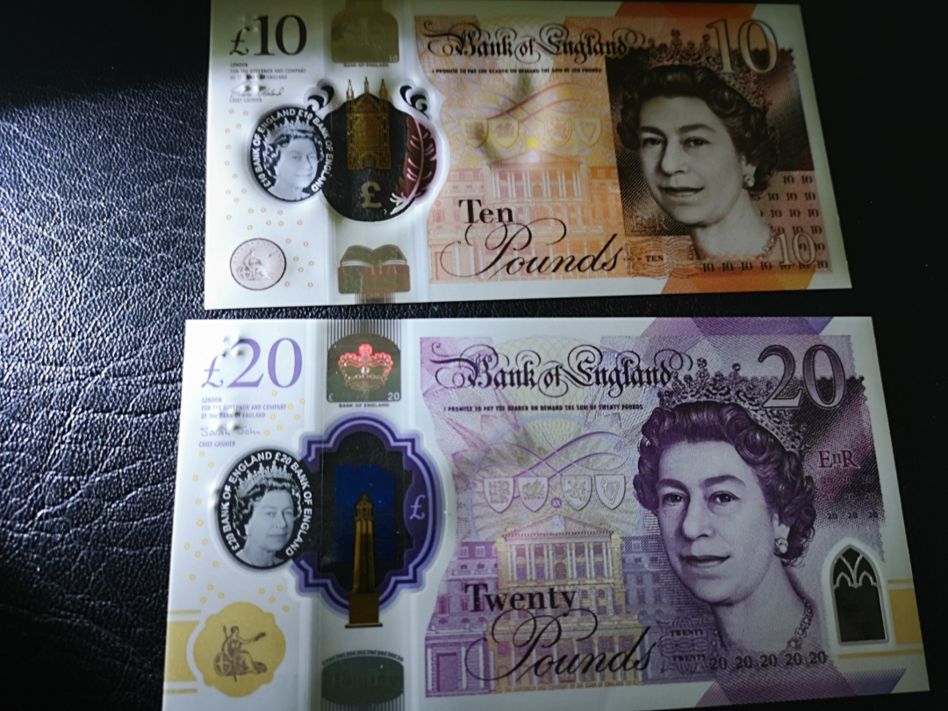 《外钞收藏家》第二百零三期 英国最新版10、20镑塑料钞两张 全新UNC