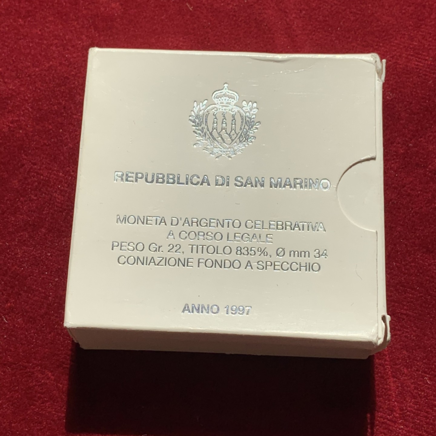 《竞宝斋》第95场-本周日，周一，周四，3场连拍（全场不限金额包邮） 原盒证书 圣马力诺 1997年女神头像 10000里拉精制大银币 22克 835银