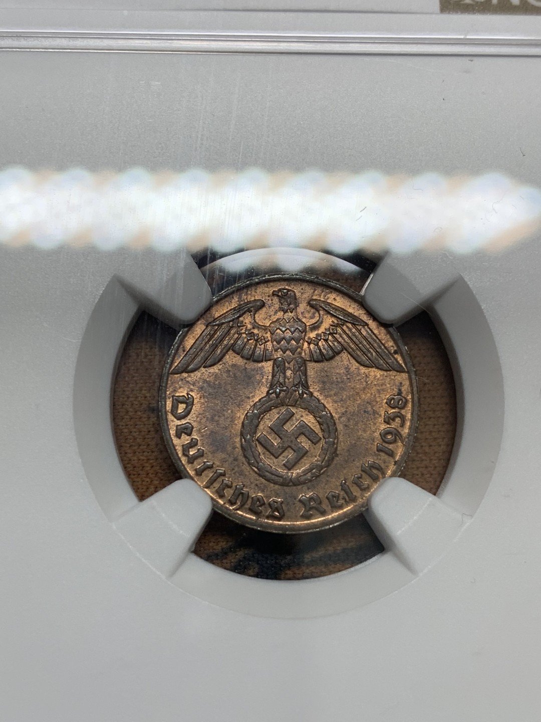 《竞宝斋》第95场-本周日，周一，周四，3场连拍（全场不限金额包邮） NGC-MS63RB  德国 1938J 1芬尼铜币 自然包浆 RB的最美状态