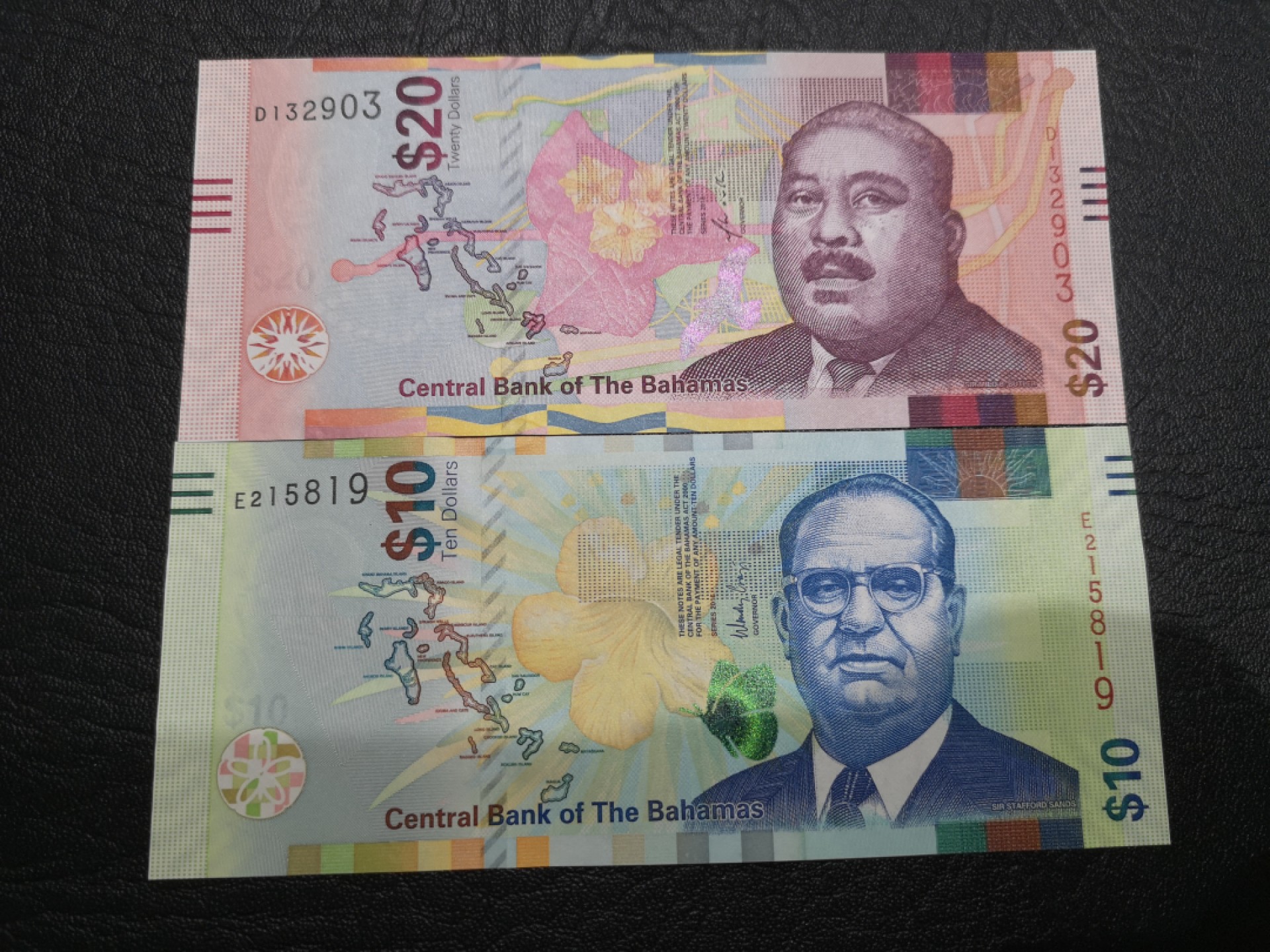 《外钞收藏家》第二百零三期 最新版巴哈马10、20刀 全新UNC 无47