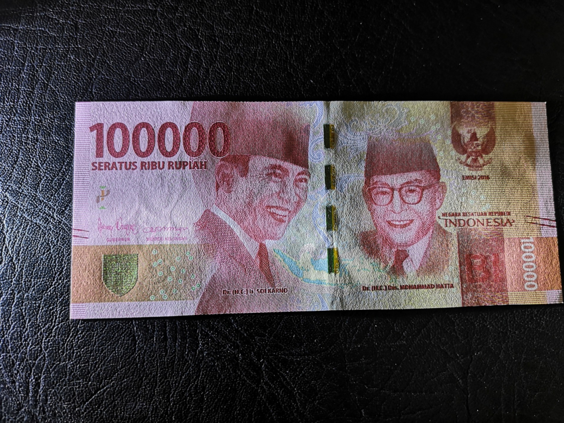 《外钞收藏家》第二百零三期 2016年印度尼西亚10万 全新UNC 无47