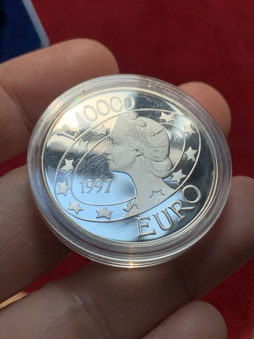 《竞宝斋》第95场-本周日，周一，周四，3场连拍（全场不限金额包邮） 原盒证书 圣马力诺 1997年女神头像 10000里拉精制大银币 22克 835银