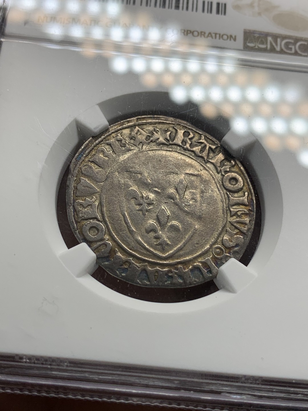 《竞宝斋》第95场-本周日，周一，周四，3场连拍（全场不限金额包邮） NGC VF 30 法国 1380-1422年 疯子查理六世 1B 银币 中实际保存的这么好 实在难得 盒子上边缘有小缺