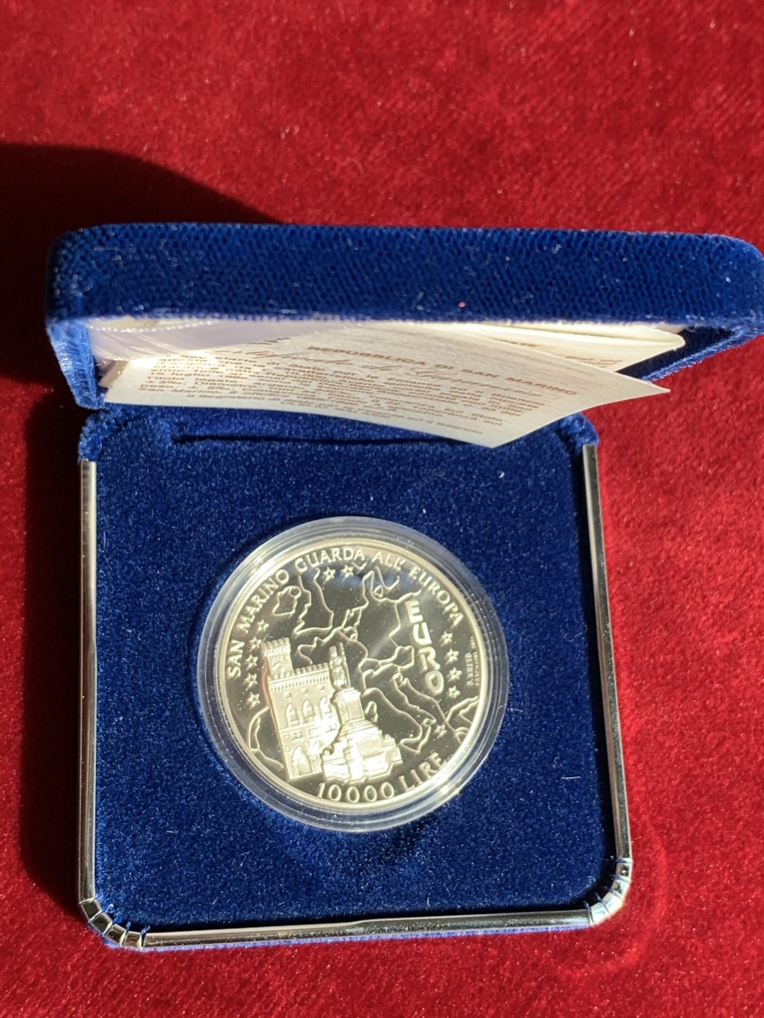《竞宝斋》第95场-本周日，周一，周四，3场连拍（全场不限金额包邮） 原盒证书 圣马力诺1996年 纪念欧洲 10000里拉 精制大银币 22克 835银