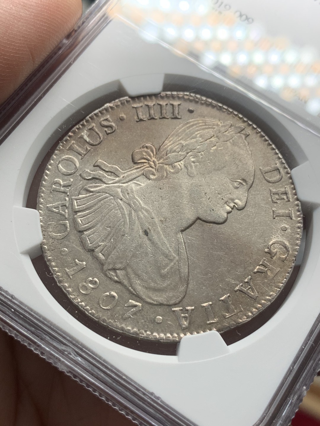 《竞宝斋》第95场-本周日，周一，周四，3场连拍（全场不限金额包邮） NGC AU53 墨西哥 1807年 卡四 8里亚尔 双柱大银币 双面深打 背面PL感底板