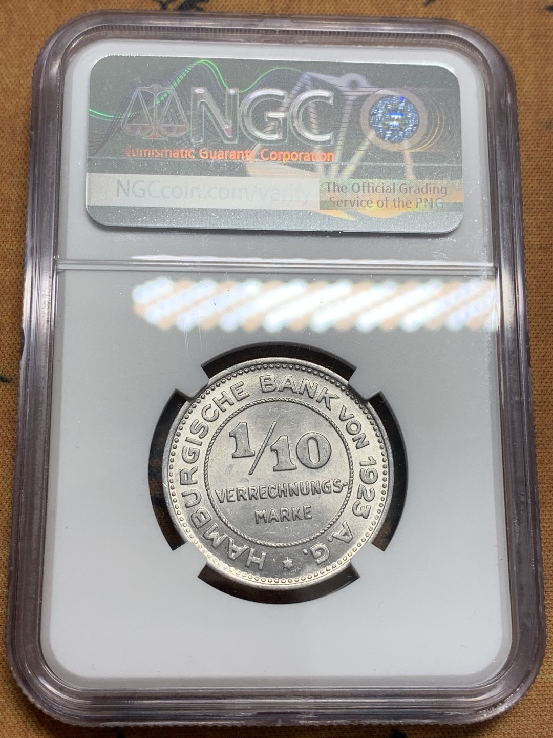 《竞宝斋》第95场-本周日，周一，周四，3场连拍（全场不限金额包邮） NGC冠军分两枚 德国紧急状态货币 汉堡结算马克1/10、1/100马克铝币一对 转光强烈 打制清晰 一步到位的藏品 