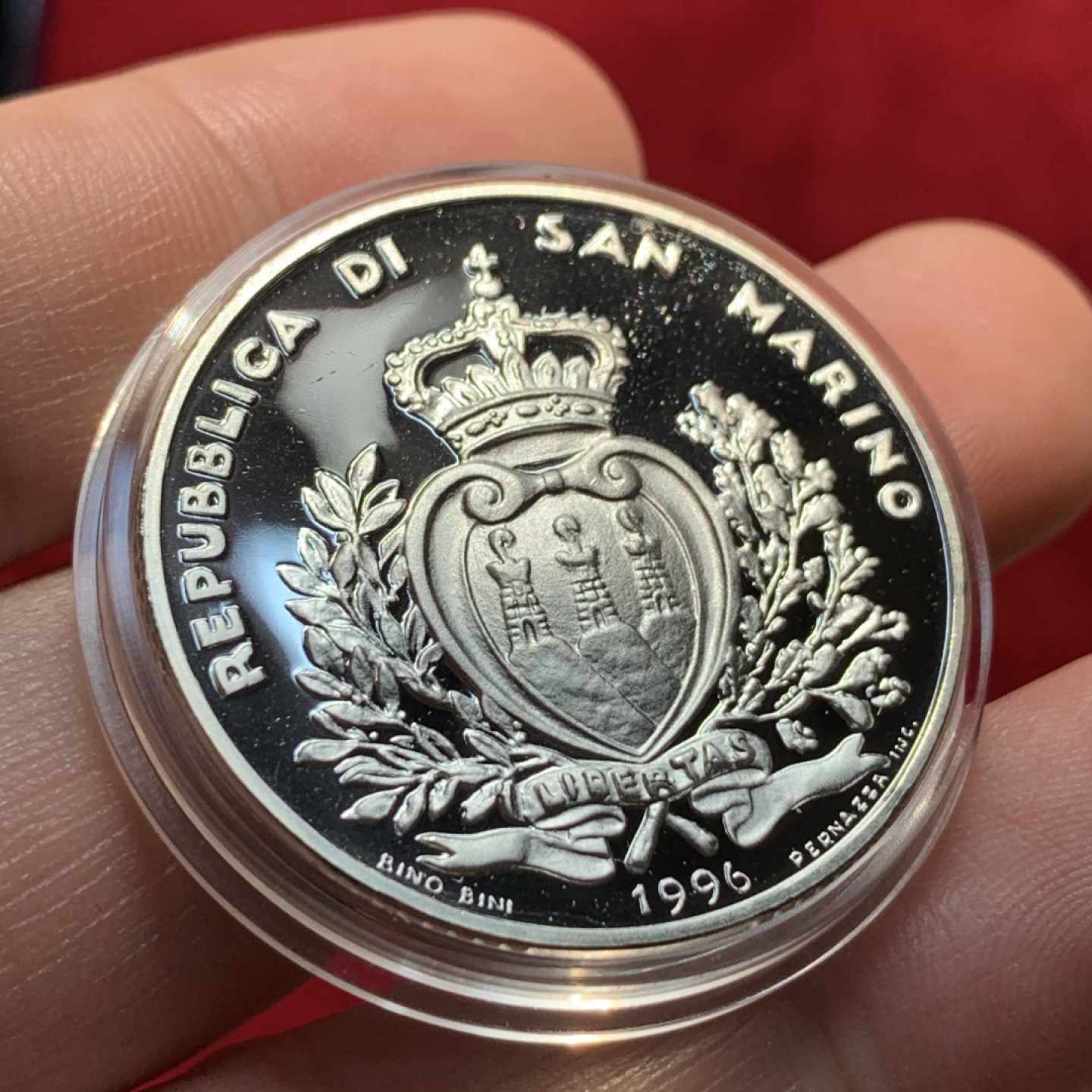 《竞宝斋》第95场-本周日，周一，周四，3场连拍（全场不限金额包邮） 原盒证书 圣马力诺1996年 纪念欧洲 10000里拉 精制大银币 22克 835银