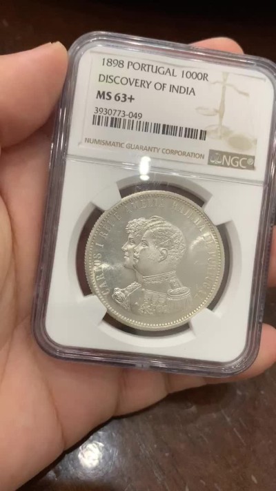 《竞宝斋》第95场-本周日，周一，周四，3场连拍（全场不限金额包邮） NGC-MS63+ 葡萄牙1898年 发现印度纪念 双人头 1000R大银币 曝光好品