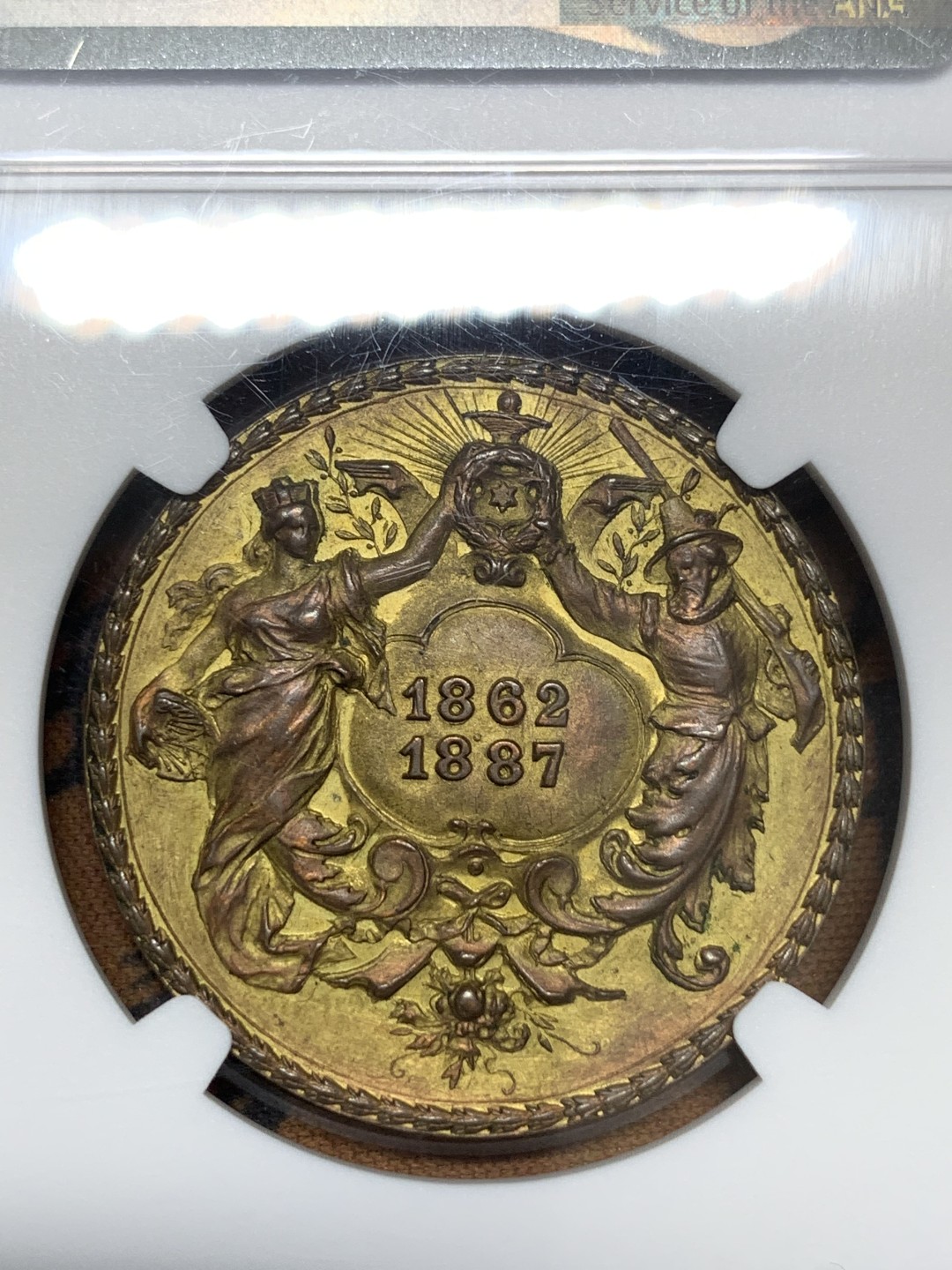 《竞宝斋》第95场-本周日，周一，周四，3场连拍（全场不限金额包邮） NGC MS61 德国 1887年 法兰克福射击节镀金铜章  德联邦射击节名品 高浮雕 背面设计极其精美 与同款银章正面同设计