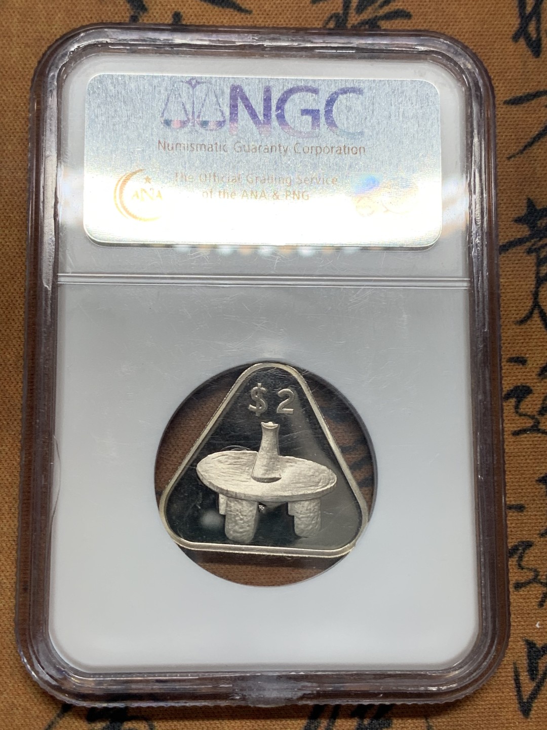 《竞宝斋》第95场-本周日，周一，周四，3场连拍（全场不限金额包邮） NGC-PF68UC 1988年库克群岛$2精制铜镍币（超高分，NGC老盒，人气三角币）