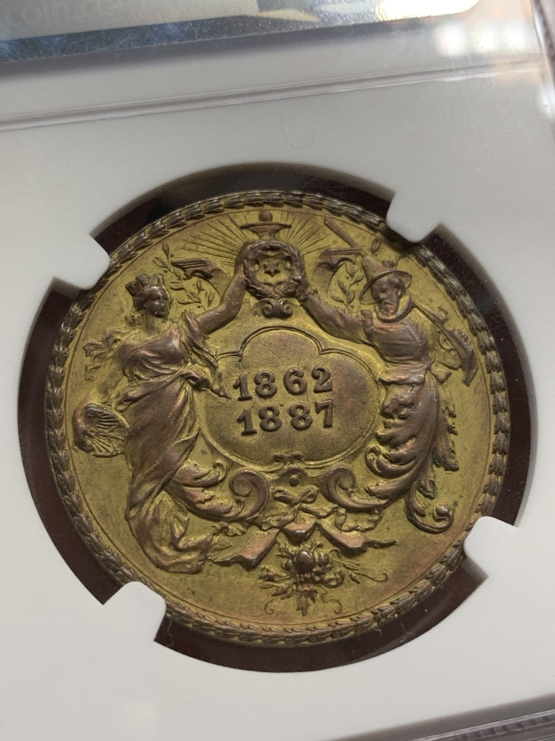 《竞宝斋》第95场-本周日，周一，周四，3场连拍（全场不限金额包邮） NGC MS61 德国 1887年 法兰克福射击节镀金铜章  德联邦射击节名品 高浮雕 背面设计极其精美 与同款银章正面同设计