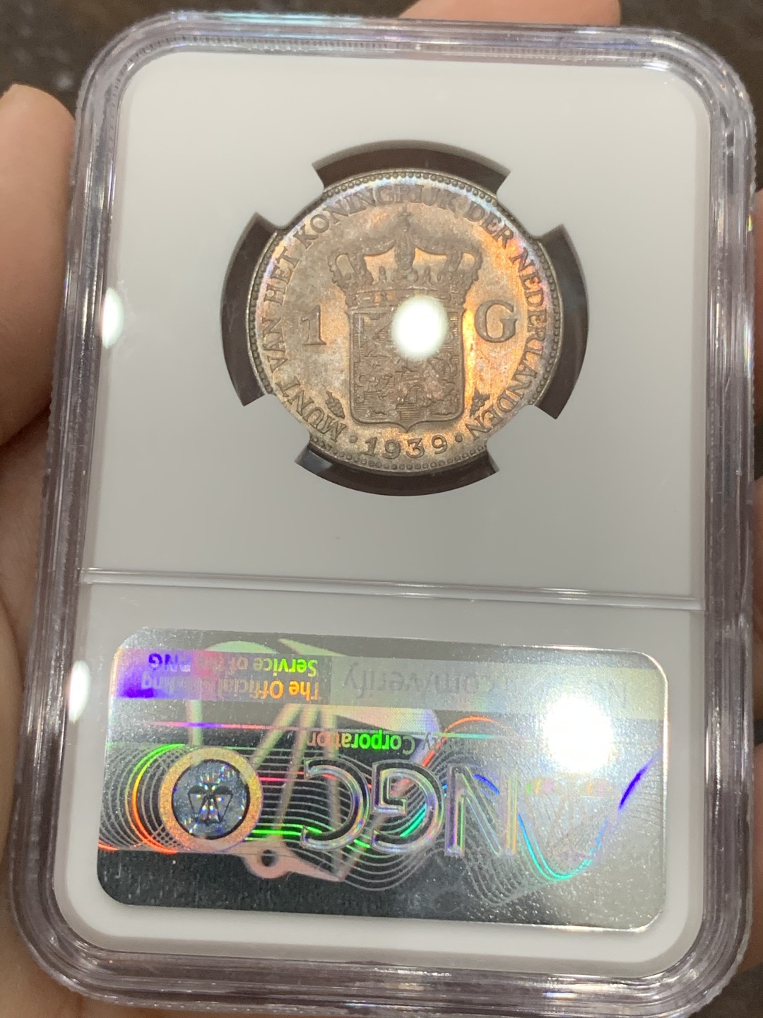 《竞宝斋》第95场-本周日，周一，周四，3场连拍（全场不限金额包邮） 季军分 NGC-MS64 荷兰 1939年 威廉明娜女王 1盾银币 转光明显 正反面浮雕细腻 背部包浆非常好 PL感