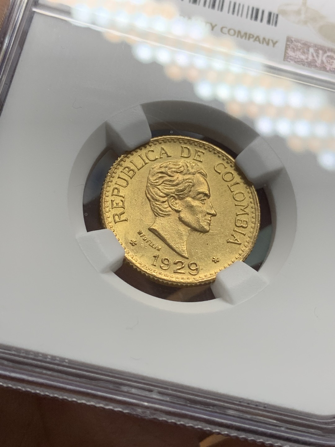 《竞宝斋》第95场-本周日，周一，周四，3场连拍（全场不限金额包邮） NGC-MS64 哥伦比亚 1929年 西蒙波利瓦 5比索金币 南美系品种暴涨