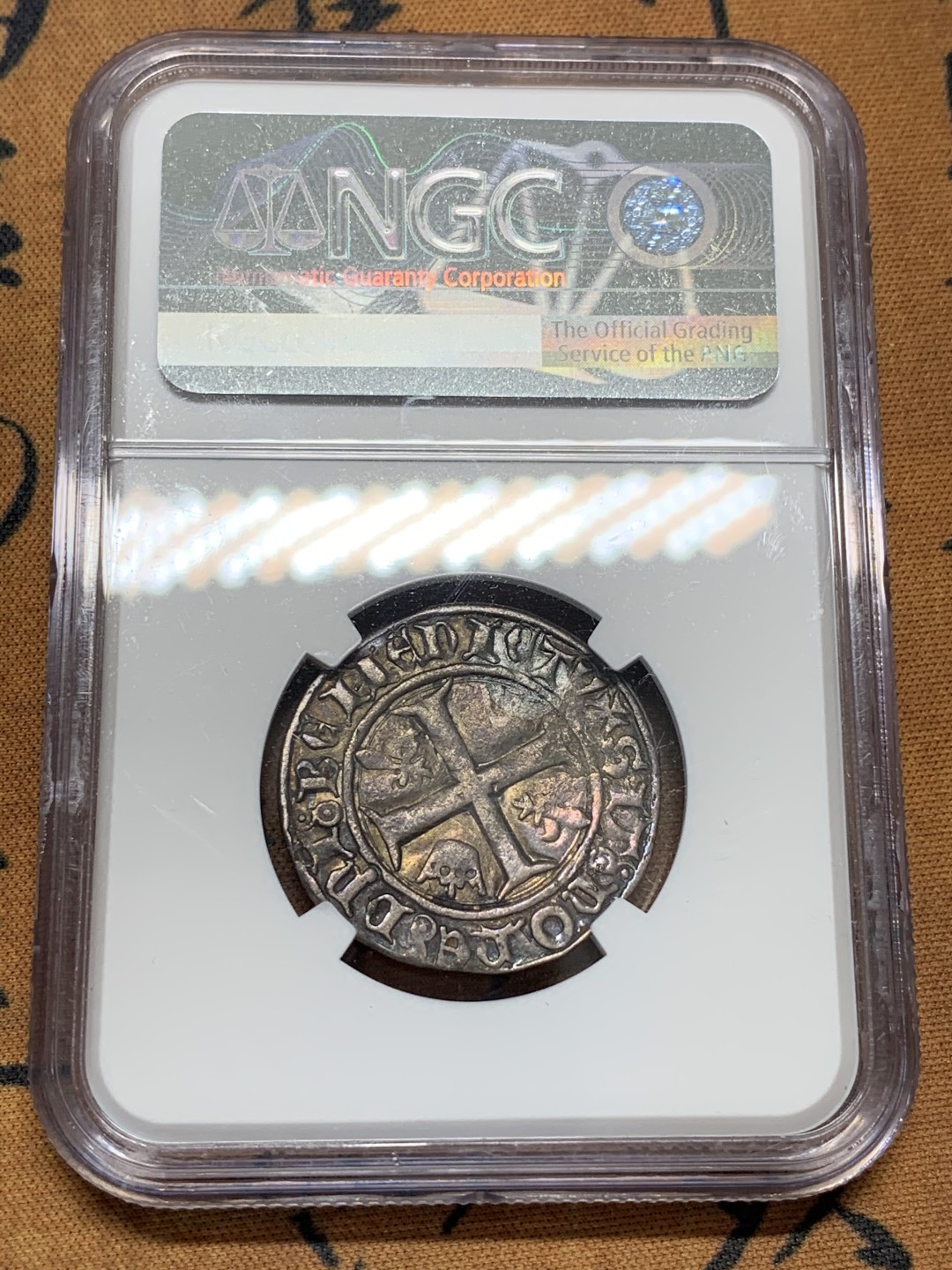 《竞宝斋》第95场-本周日，周一，周四，3场连拍（全场不限金额包邮） NGC VF 30 法国 1380-1422年 疯子查理六世 1B 银币 中实际保存的这么好 实在难得 盒子上边缘有小缺