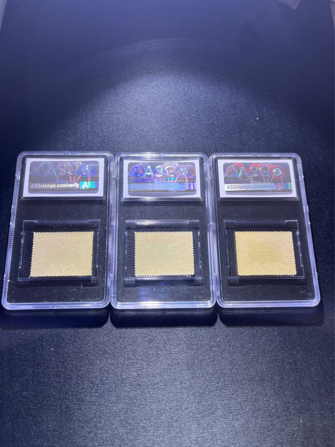 洪涛臻品 精选邮票限时拍卖第三十一期 宣统登基全套新  ASG85OG，★最后一套★撕大块送评，105号最新出的极严评高配版85分，状态极佳，可以砸壳博90分。 清代宣统邮票发行量仅100万套，历时久远，战乱动荡与自然条件的变迁后，留存至今带有原胶的已经且无贴的已经寥寥无几，这其中能评到85分属于百里挑一的品相。 评级资源枯竭，随时大涨，注意捡漏