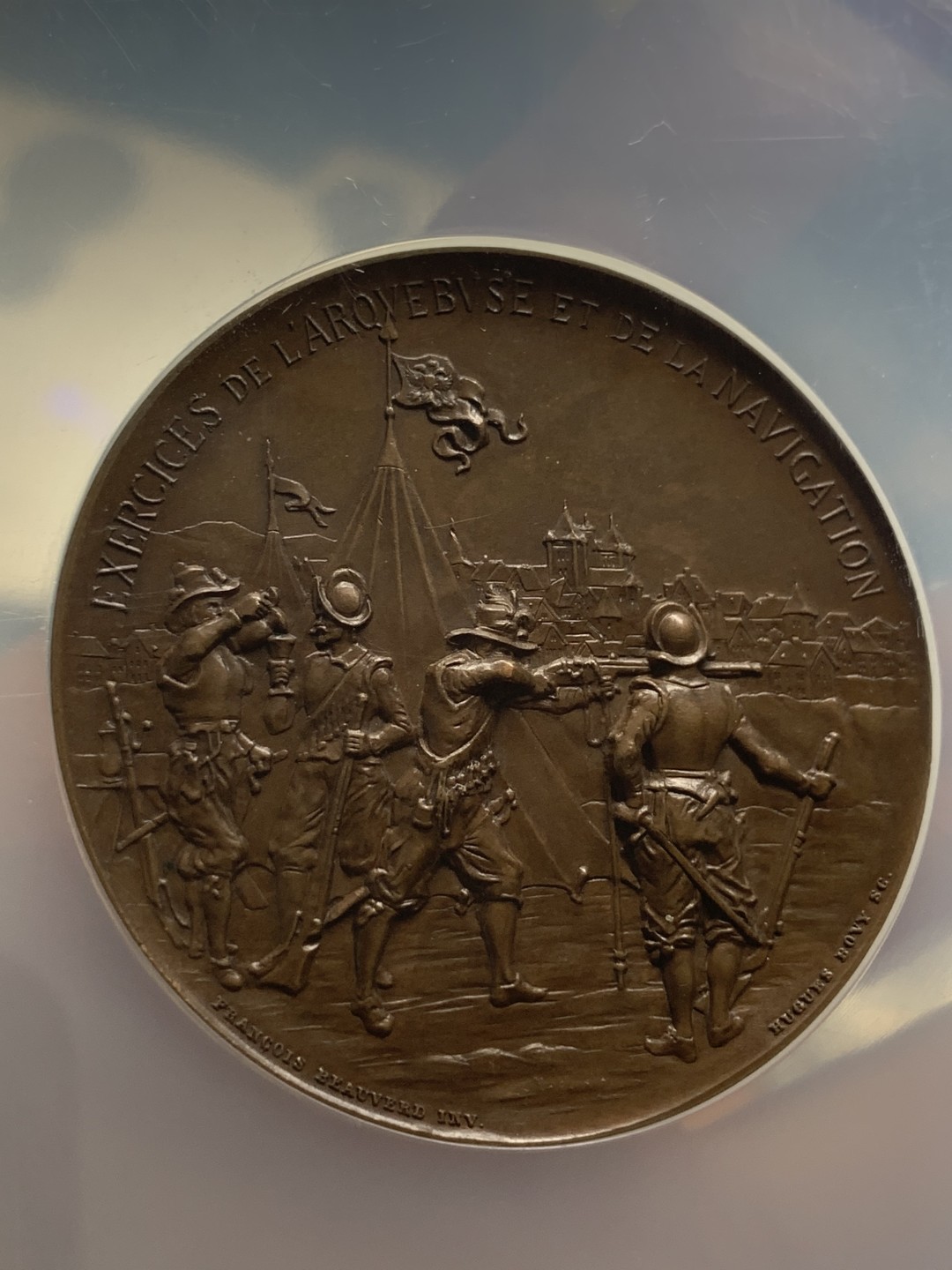 《竞宝斋》第95场-本周日，周一，周四，3场连拍（全场不限金额包邮） NGC MS64BN 1895年瑞士射击铜章 大盒子  铜章发行量230枚  直径47mm 该枚顶级分数 巧克力包浆 正面射击场景及章背面同时带有城市景观元素