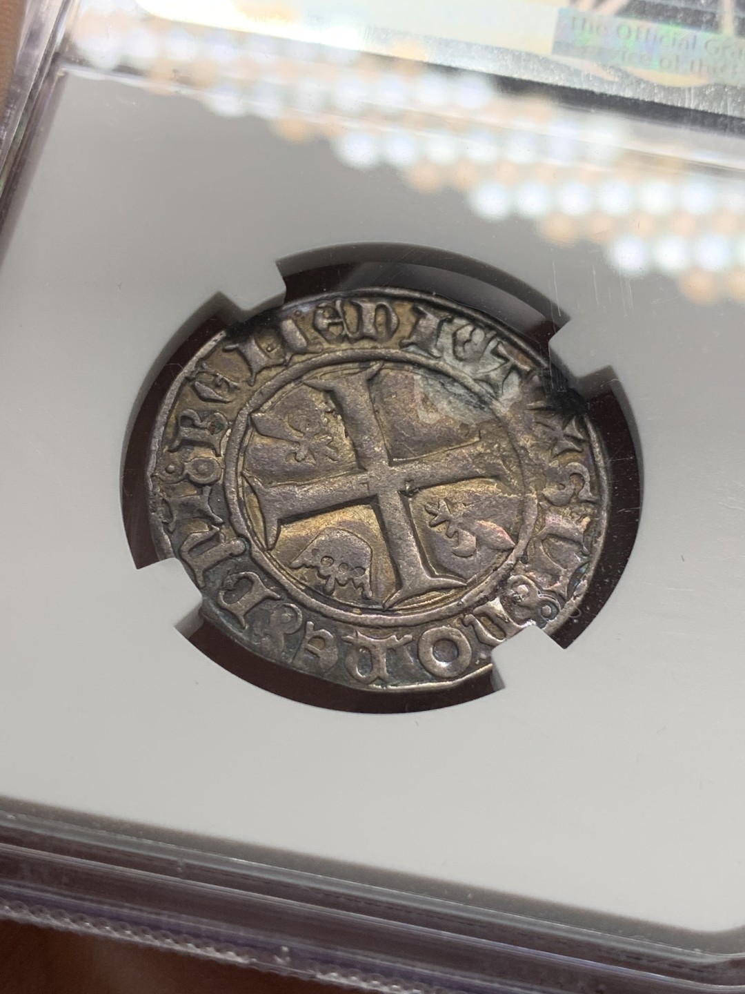 《竞宝斋》第95场-本周日，周一，周四，3场连拍（全场不限金额包邮） NGC VF 30 法国 1380-1422年 疯子查理六世 1B 银币 中实际保存的这么好 实在难得 盒子上边缘有小缺