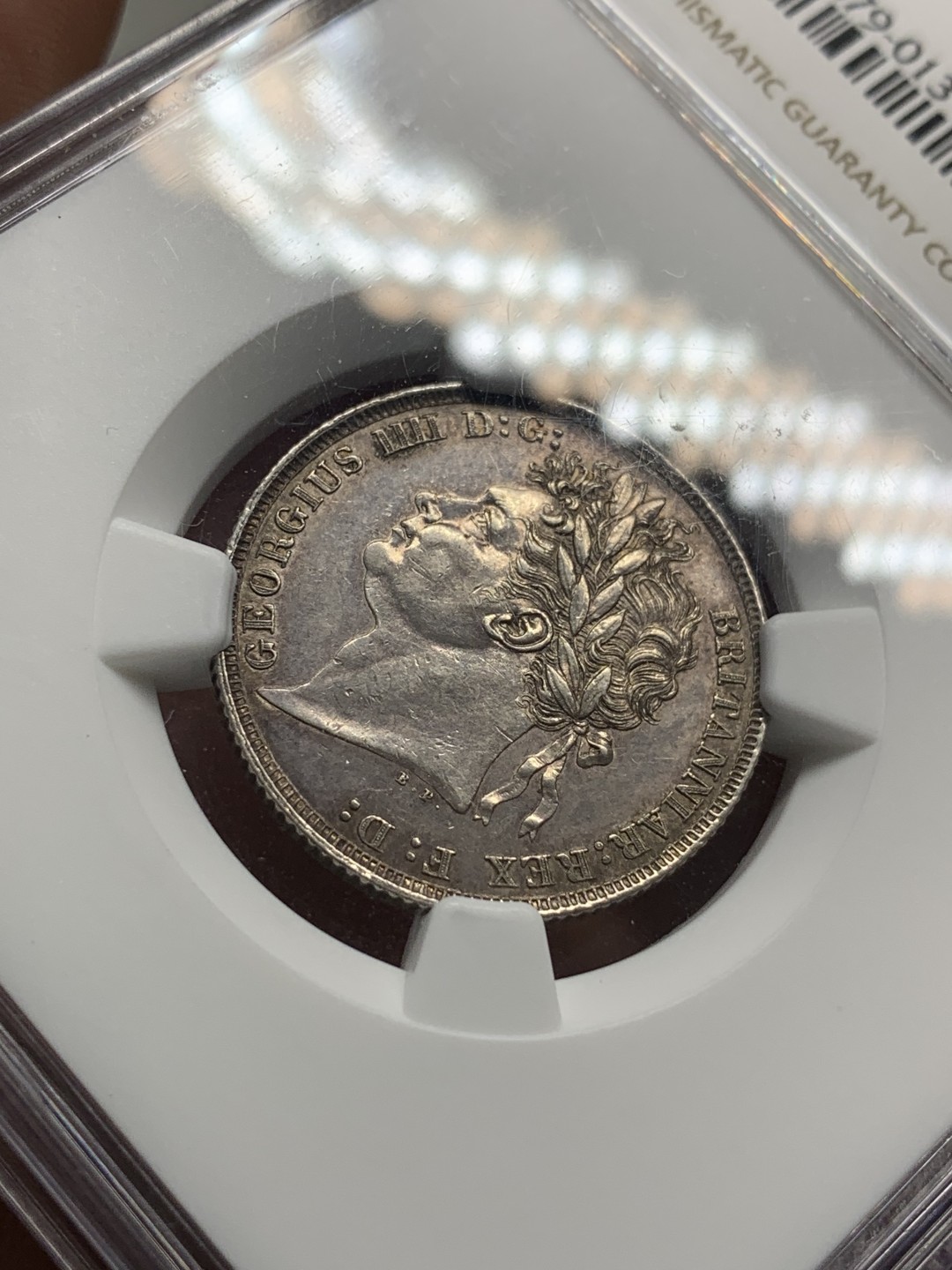 《竞宝斋》第95场-本周日，周一，周四，3场连拍（全场不限金额包邮） NGC-AU55 英国 1821年乔治四世三花版1先令银币 著名单年版本，漂亮的三花。实物转光，状态很好，给分略显保守