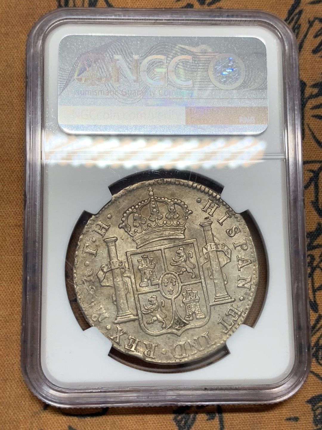 《竞宝斋》第95场-本周日，周一，周四，3场连拍（全场不限金额包邮） NGC AU 墨西哥 1805年 卡四 8里亚尔 双柱大银币 双面深打 带包浆