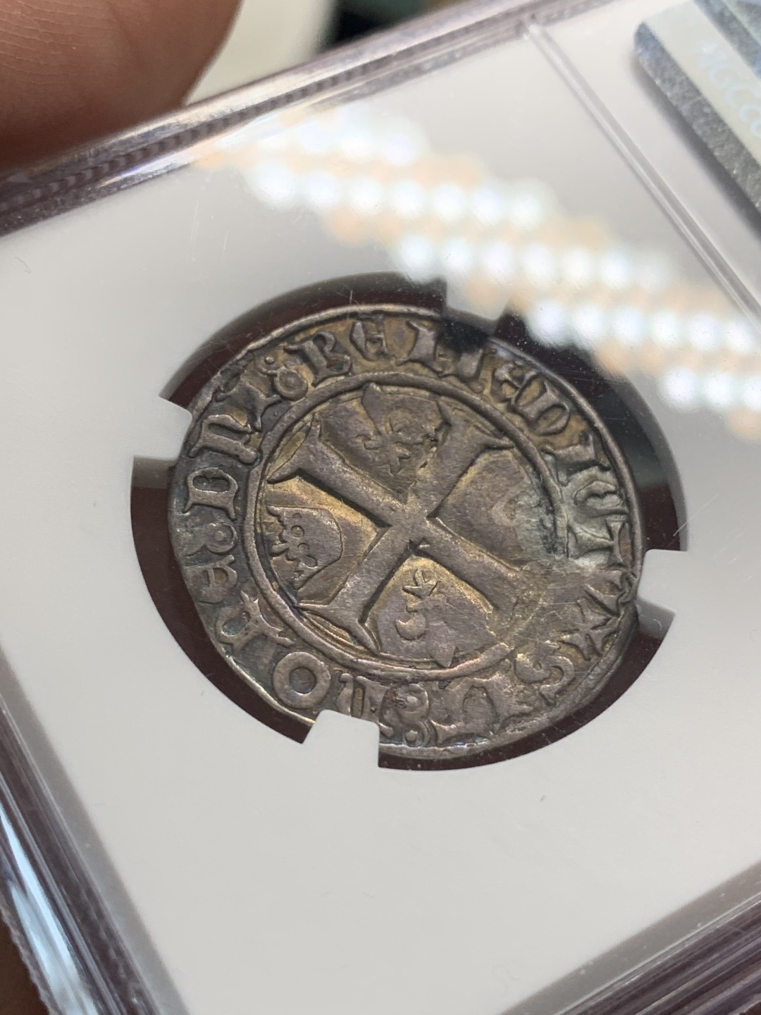 《竞宝斋》第95场-本周日，周一，周四，3场连拍（全场不限金额包邮） NGC VF 30 法国 1380-1422年 疯子查理六世 1B 银币 中实际保存的这么好 实在难得 盒子上边缘有小缺