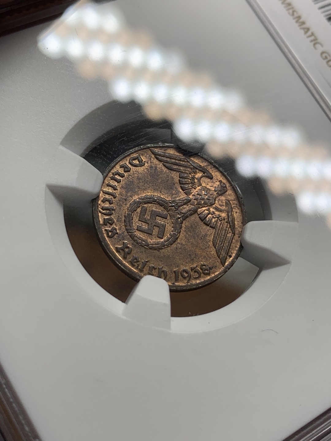 《竞宝斋》第95场-本周日，周一，周四，3场连拍（全场不限金额包邮） NGC-MS63RB  德国 1938J 1芬尼铜币 自然包浆 RB的最美状态