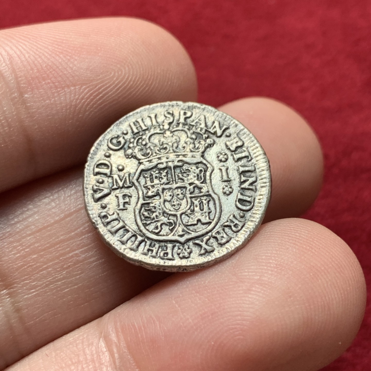 《竞宝斋》第95场-本周日，周一，周四，3场连拍（全场不限金额包邮） 1735年西属墨西哥菲利普五世1里亚尔银币 全深打细节好品 带光 书价高