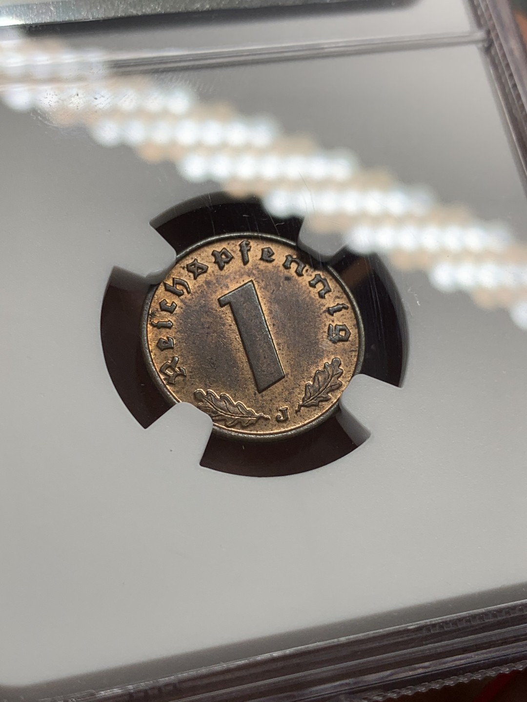 《竞宝斋》第95场-本周日，周一，周四，3场连拍（全场不限金额包邮） NGC-MS63RB  德国 1938J 1芬尼铜币 自然包浆 RB的最美状态