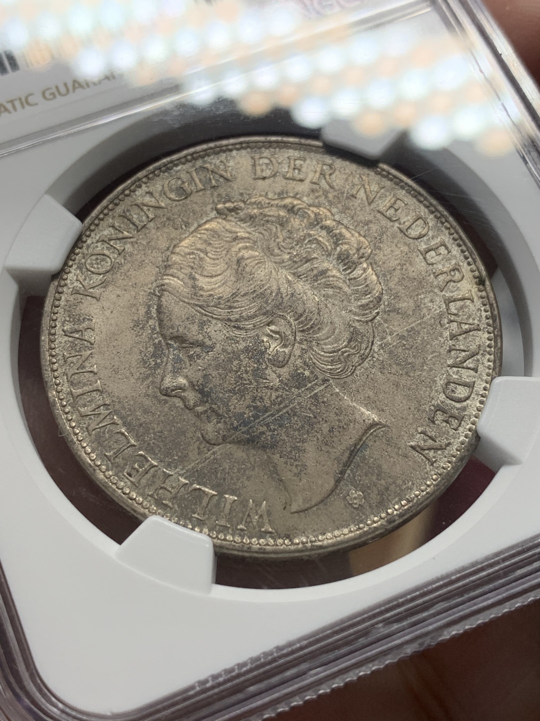《竞宝斋》第95场-本周日，周一，周四，3场连拍（全场不限金额包邮） 亚军分 NGC-MS62 荷兰 1938年 威廉明娜女王 2.5盾大银币 转光明显 包浆深邃 浮雕细腻 面容生动