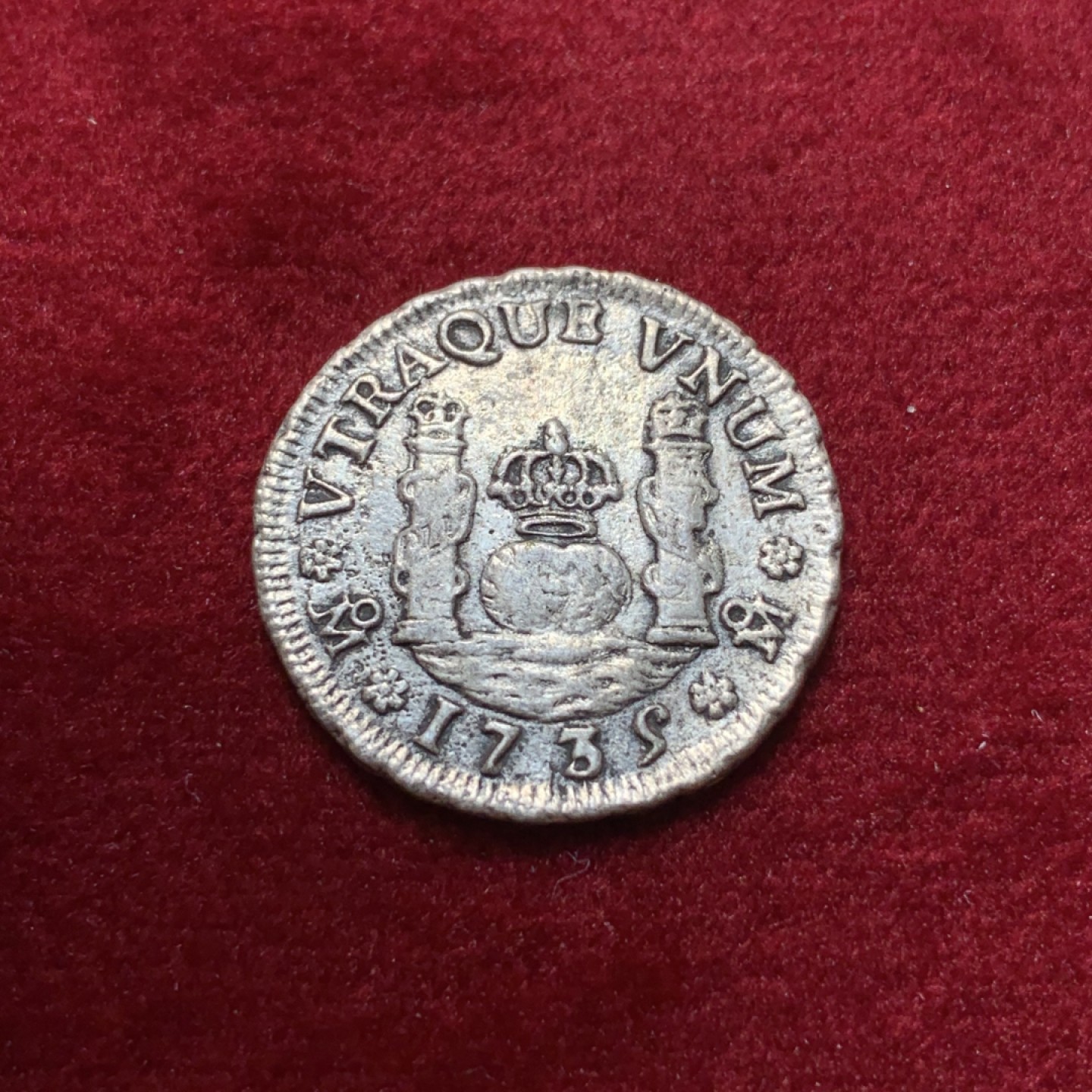 《竞宝斋》第95场-本周日，周一，周四，3场连拍（全场不限金额包邮） 1735年西属墨西哥菲利普五世1里亚尔银币 全深打细节好品 带光 书价高